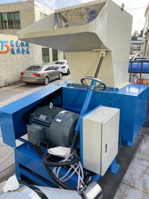 Plastic Centrale de Ontvezelmachinemachine van de Hoge snelheidsgranulator 50 Kg/u - 500 Kg/u Capaciteits