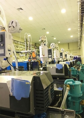 Niet-hygroscopische PE Plastic Vultrechterdroger 380V/50HZ voor Korrelshars het Drogen