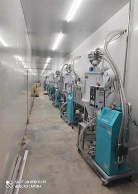 Vultrechterdroger met 3 KW voor het Drogen van Plastic Korrel in aangepaste Injectiekleur