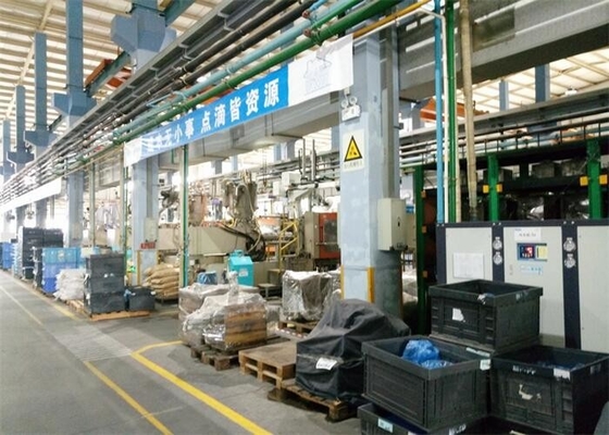 Voeder van de de Vultrechterlader van de inductiemotor de Vacuüm Auto voor Plastic Injectieuitdrijving