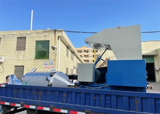 Gray Central Granulating Granulator Plastic-de Machinehoge snelheid van de Recyclingsontvezelmachine