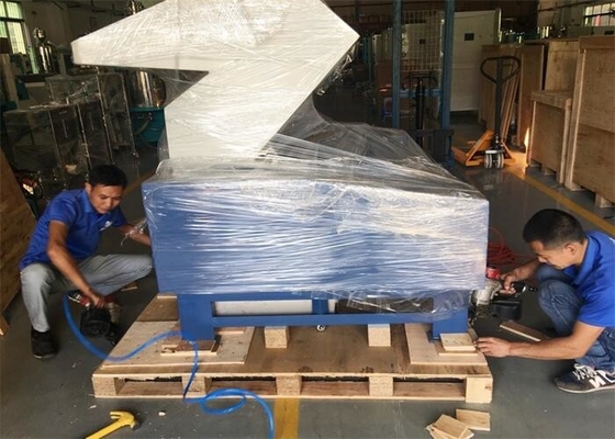 Plastic Centrale de Ontvezelmachinemachine van de Hoge snelheidsgranulator 50 Kg/u - 500 Kg/u Capaciteits