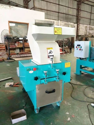 Skd-11 Plastic de Ontvezelmachinegranulator van de hoge snelheidsgranulator 3.75KW voor Tekortknipsel