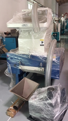 Plastic Centrale de Ontvezelmachinemachine van de Hoge snelheidsgranulator 50 Kg/u - 500 Kg/u Capaciteits