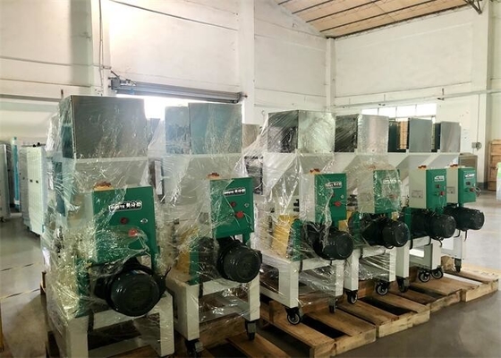 Sprues en Tekorten de Plastic Witte Kleur Met lage snelheid og-3LS van de Granulatormolen 2.2KW