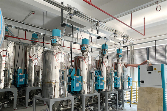 Capaciteit Plastic voedingssysteem met PLC afstandsbediening Capaciteit 500-2000 kg