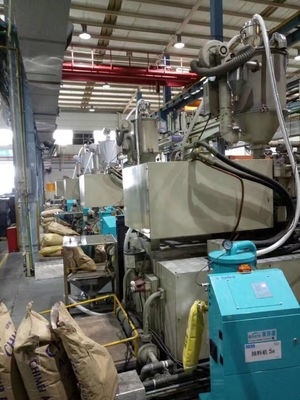 De plastic Automatische Lader van de Laadmachinevultrechter met Milieukleur