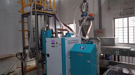 ISO-standaard ontvochtigende hopper droger Vermogen 40-16000L 4-40 Kw warmtevermogen