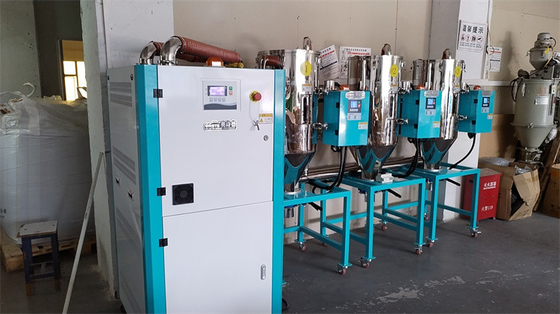 ISO-standaard ontvochtigende hopper droger Vermogen 40-16000L 4-40 Kw warmtevermogen